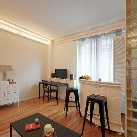 Small Fully Equipped Apartamento Neuilly-sur-Seine