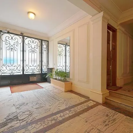 Small Fully Equipped Apartamento Neuilly-sur-Seine
